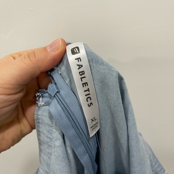 Fabletics Liza Romper Blue Chambray Stretch Woven Strappy Back Zip XL New - Picture 10 of 10